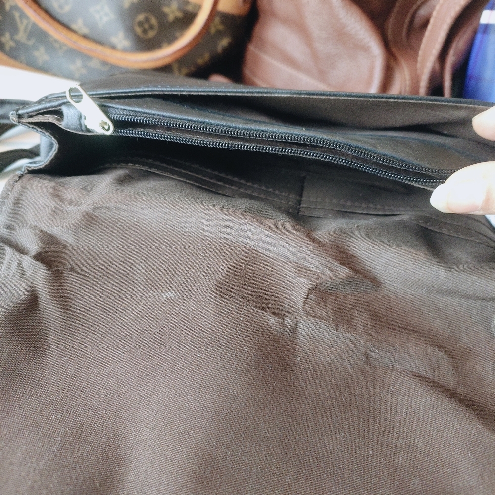 Pure leather imported Italy leather black solid sling bag - Picture 13 of 15